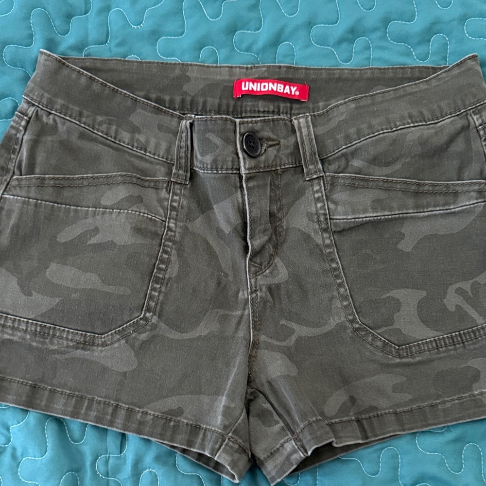 UNIONBAY Olive Green Camo Women's Cargo Shorts